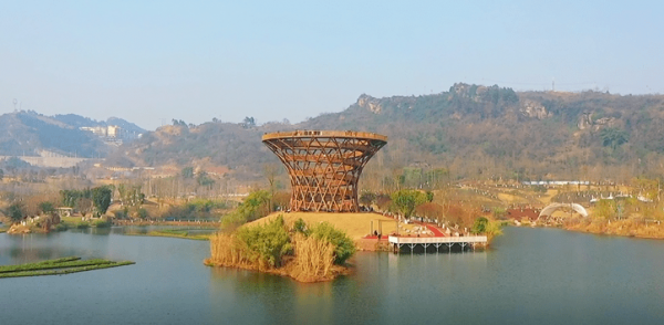 达州莲花湖永裕户外重竹地板携手共创城区后花园