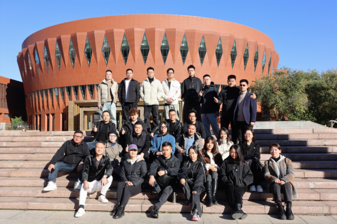 三峰照明×清華美院 2025年室內(nèi)空間光環(huán)境設(shè)計研學班(第三期)圓滿收官!