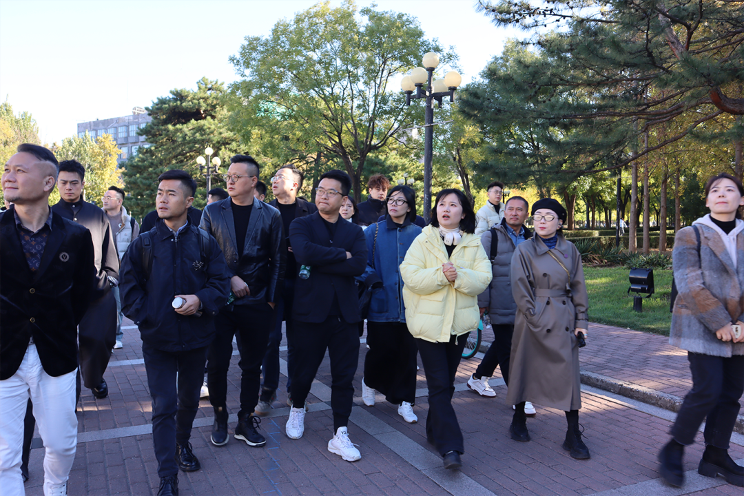 三峰照明×清華美院 2025年室內(nèi)空間光環(huán)境設(shè)計研學班(第三期)圓滿收官!